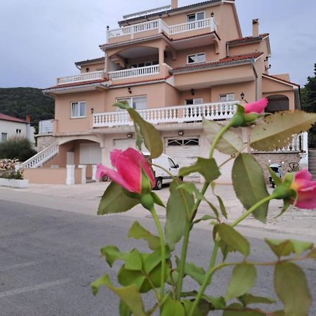 Apartments Mig - With Beautiful Garden Supetarska Draga Esterno foto