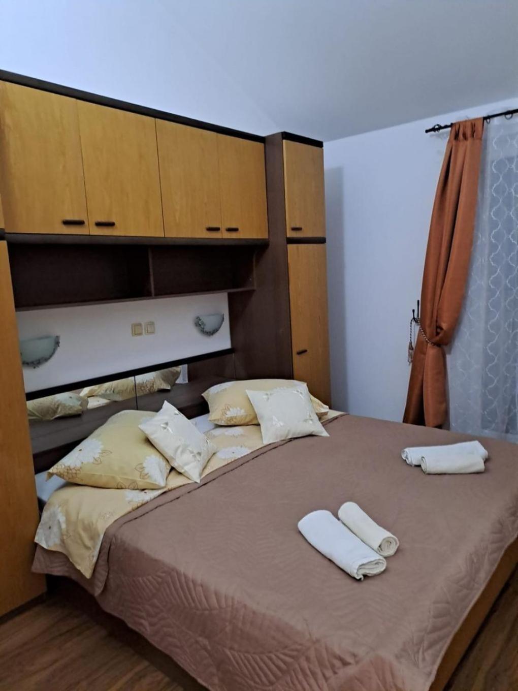 Apartments Mig - With Beautiful Garden Supetarska Draga Esterno foto