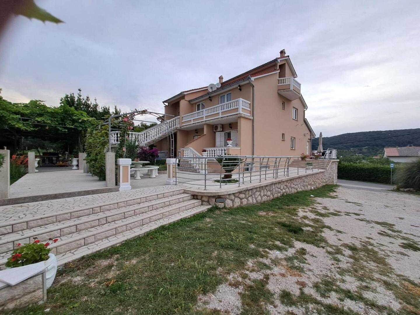 Apartments Mig - With Beautiful Garden Supetarska Draga Esterno foto