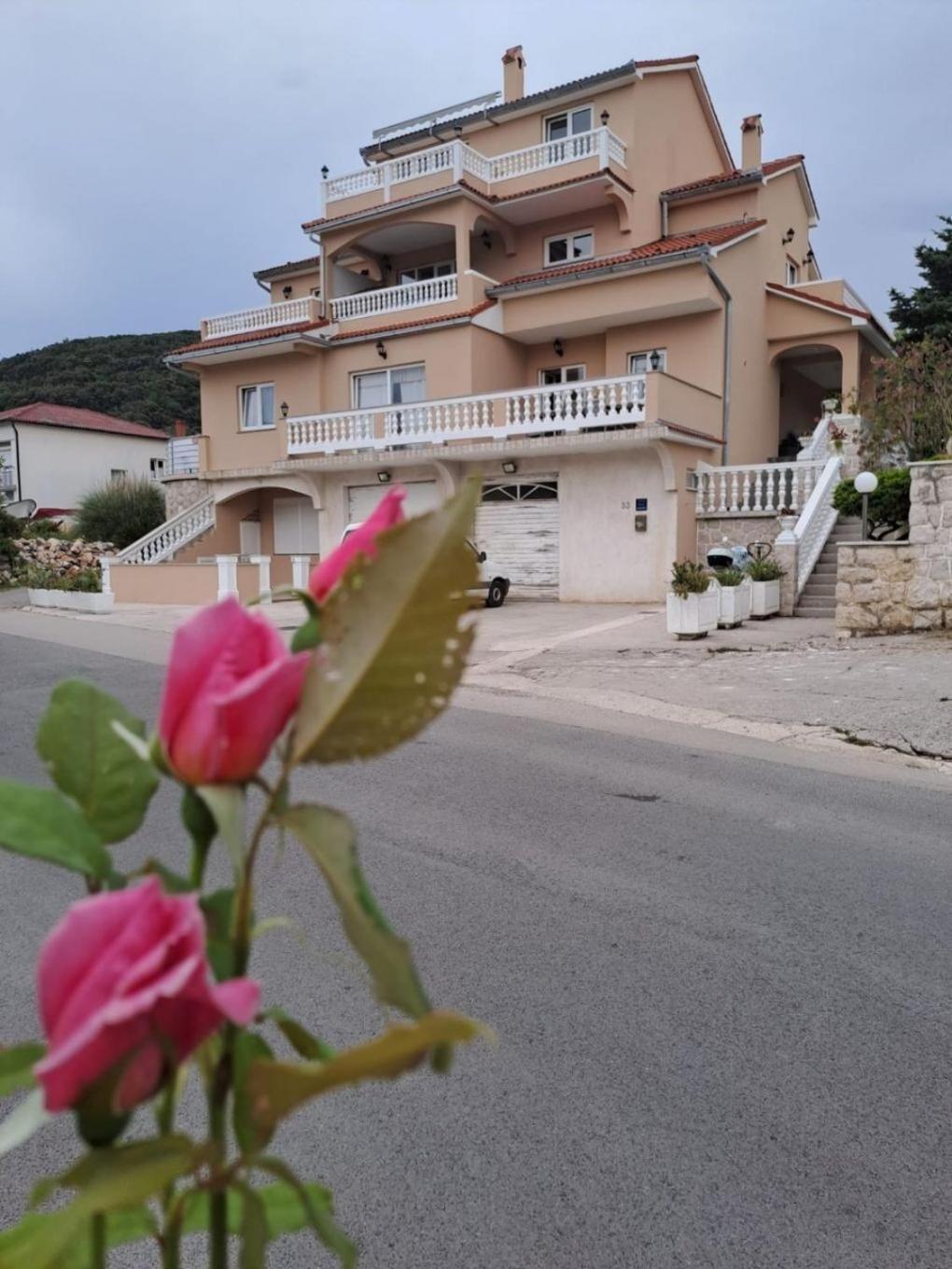 Apartments Mig - With Beautiful Garden Supetarska Draga Esterno foto